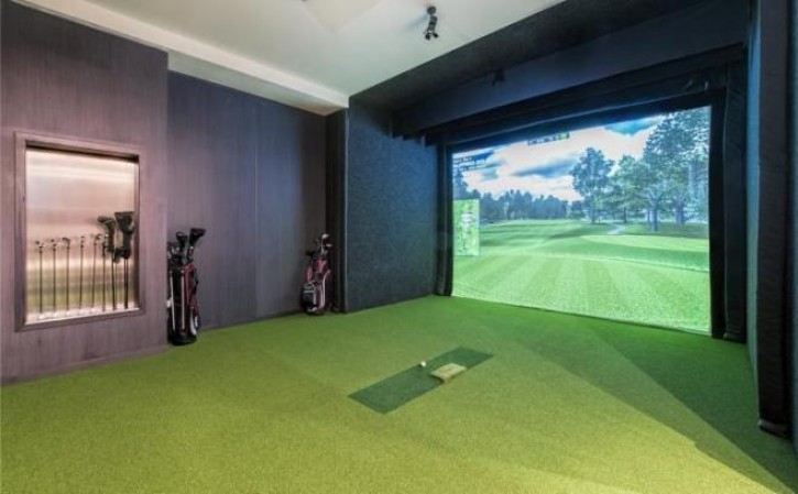 Virtual golf room.jpg