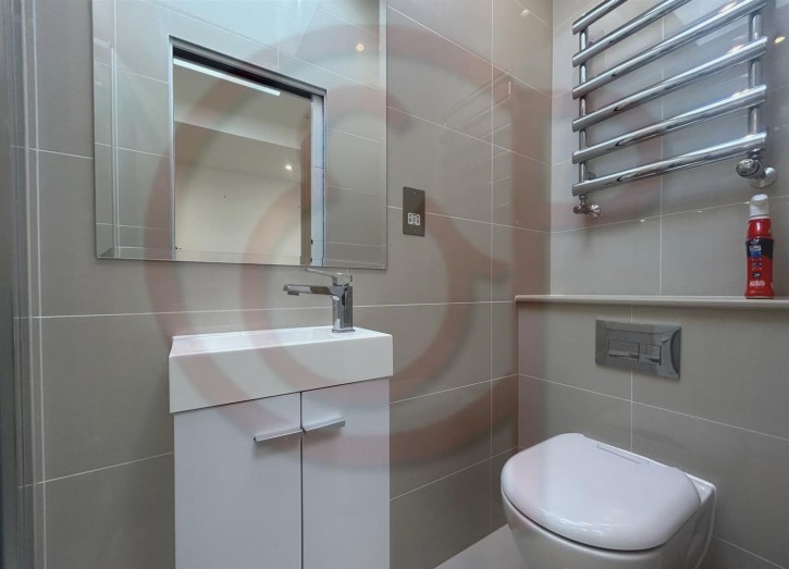 Bathroom 1.jpg