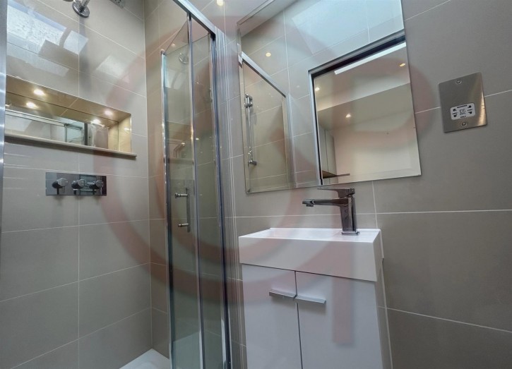 Bathroom 2.jpg
