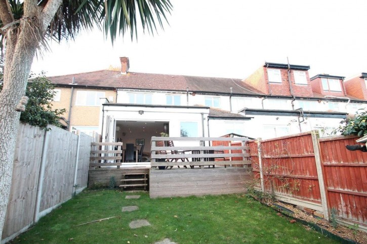 Rear garden 2.jpg