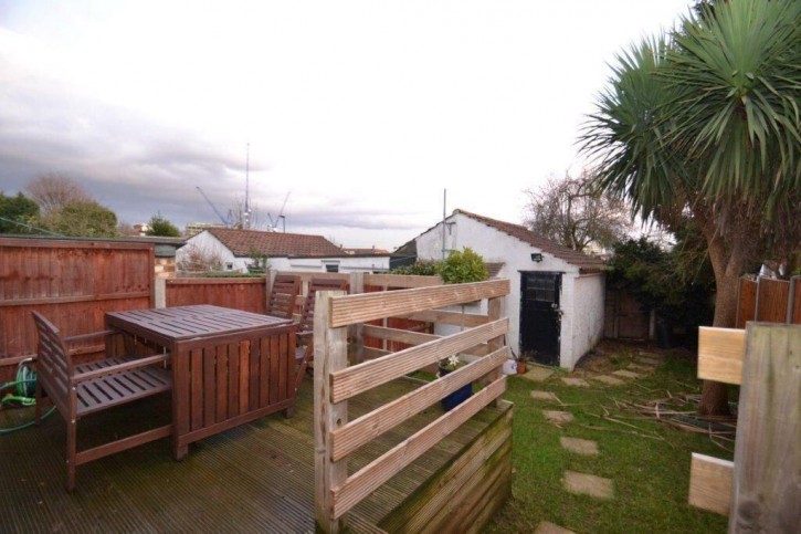 Rear garden 1.jpg