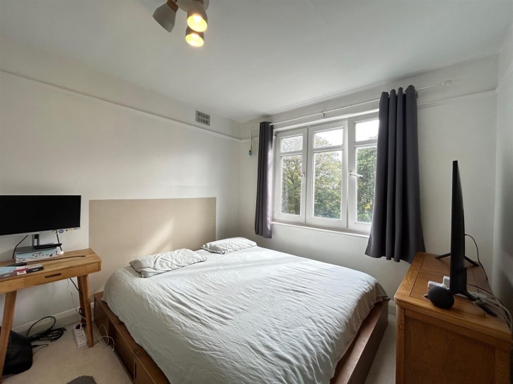 Master bedroom 2.jpg