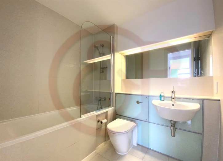 Family bathroom.jpg