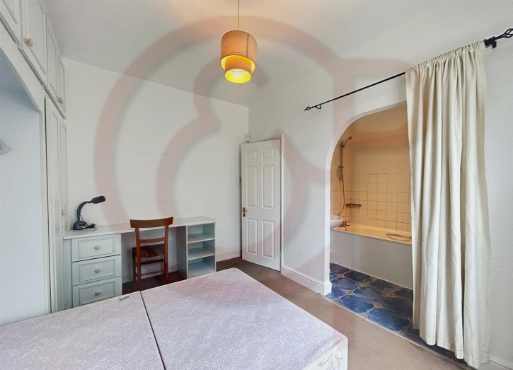 1st bedroom 2.jpg