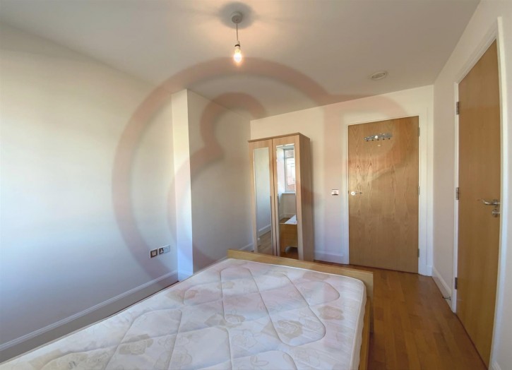 1st bedroom 2.jpg