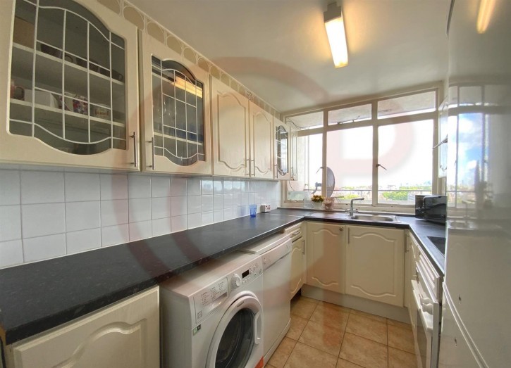 Kitchen 2.jpg