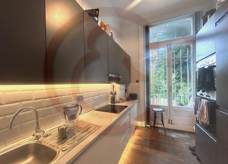 Kitchen 1.jpg
