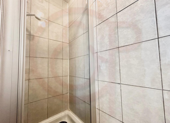 Bathroom 1-1.jpg