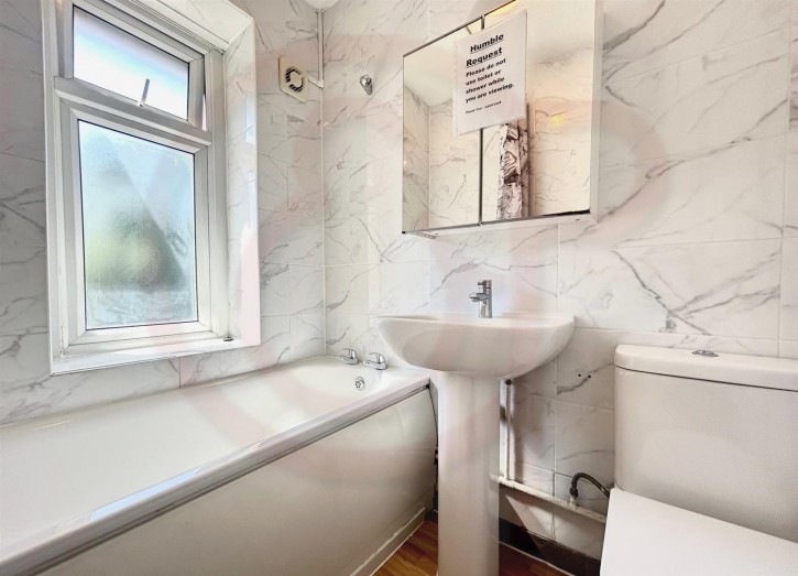 Bathroom 2.jpg