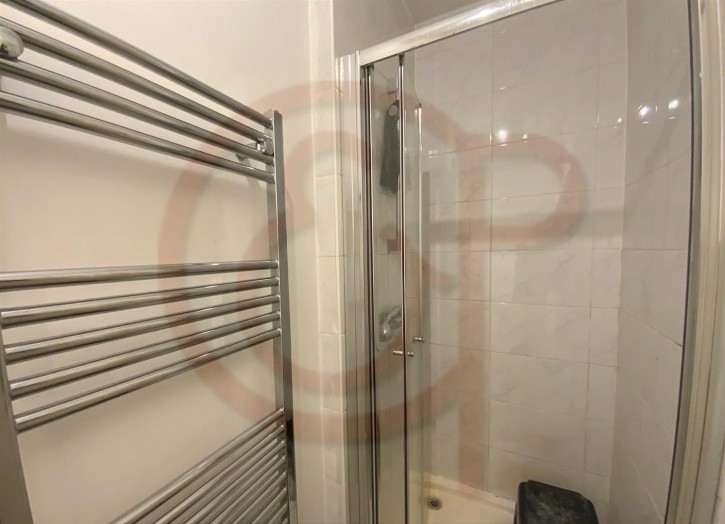 Bathroom 1.jpg