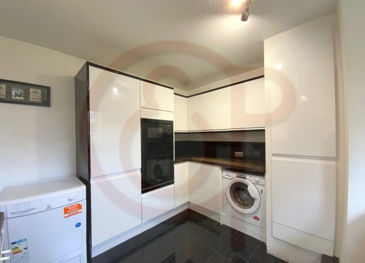 Kitchen 2.jpg
