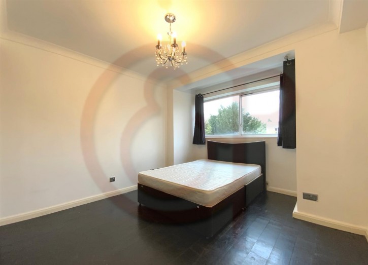1st bedroom 1.jpg