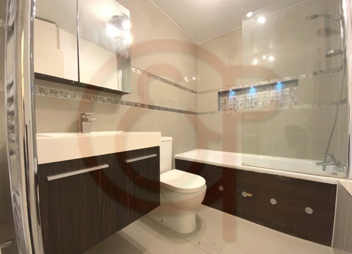1st bathroom.jpg